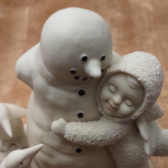 Department 56 Ivory Snowman with Child and Penguins "All You Need is Love" - Picture 2 of 7